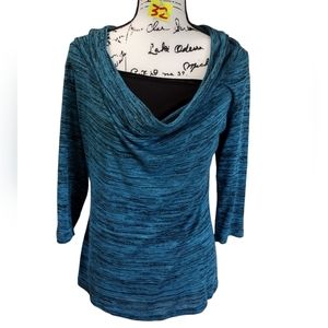 Discreet 3/4 length sleeve sweater